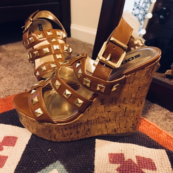 Tan Gladiator Wedges - Picture 1 of 3